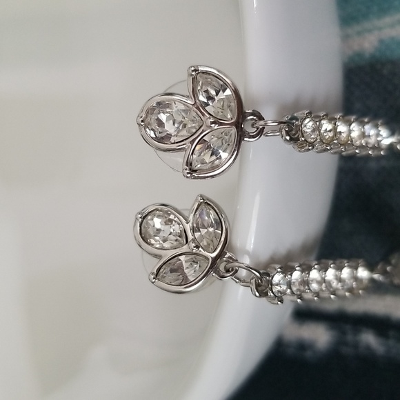 Swarovski Majestic Dew Drop Dangle Elegancy Earrings EUC - Picture 6 of 13